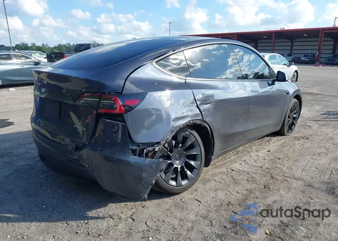 2020 Tesla Model Y Long Range Dual Motor All-Wheel Drive z USA, uszkodzony, nr VIN 5YJYGDEE8LF045784